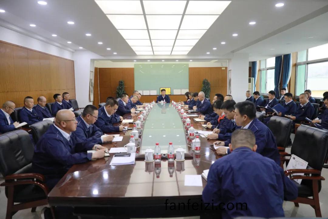 楊桺青(qing)組織(zhi)召(zhao)開4月(yue)份安(an)全生(sheng)産(chan)經(jing)營總結(jie)會(hui)